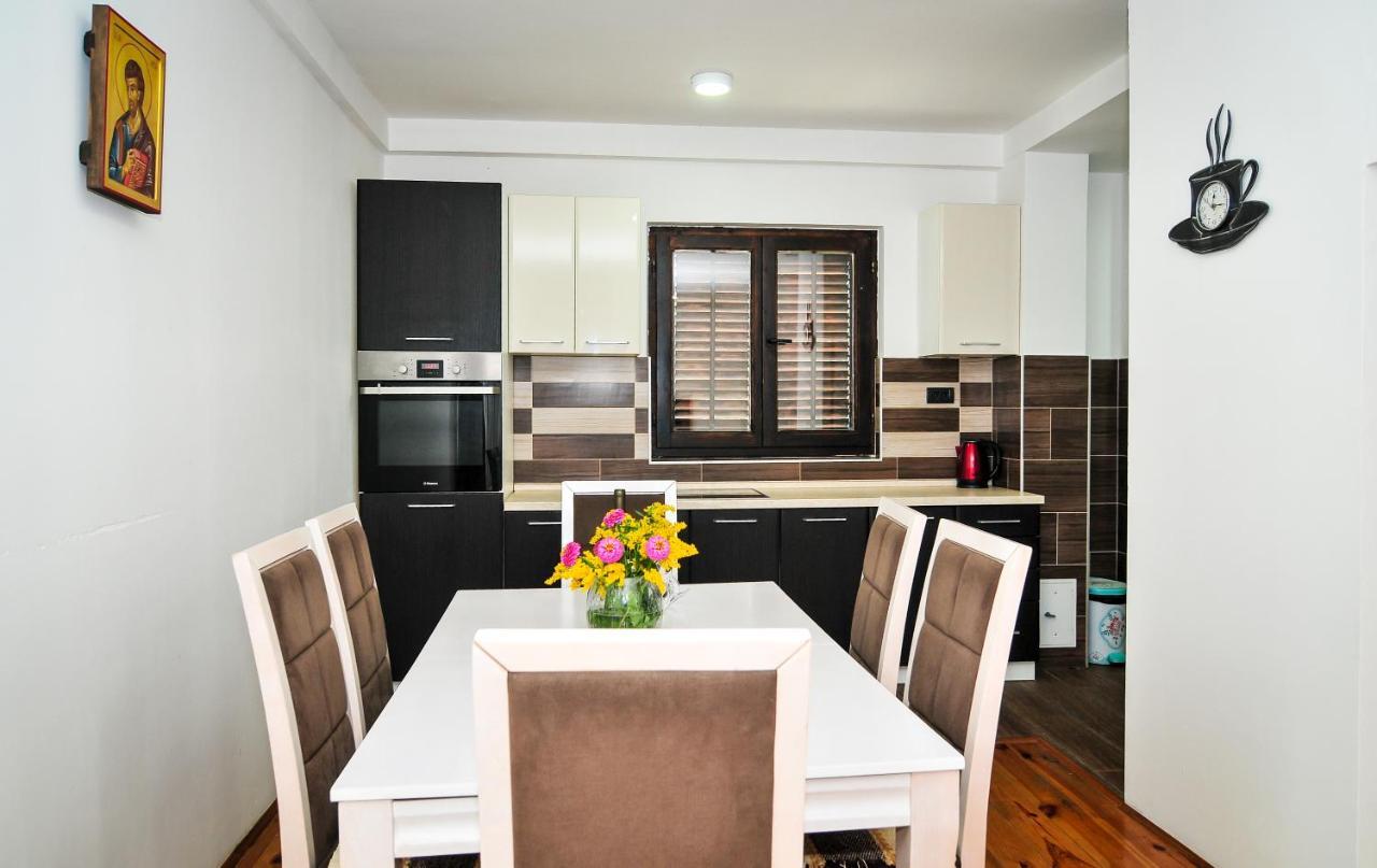 Milosavljevic Apartments Tivat Exterior foto