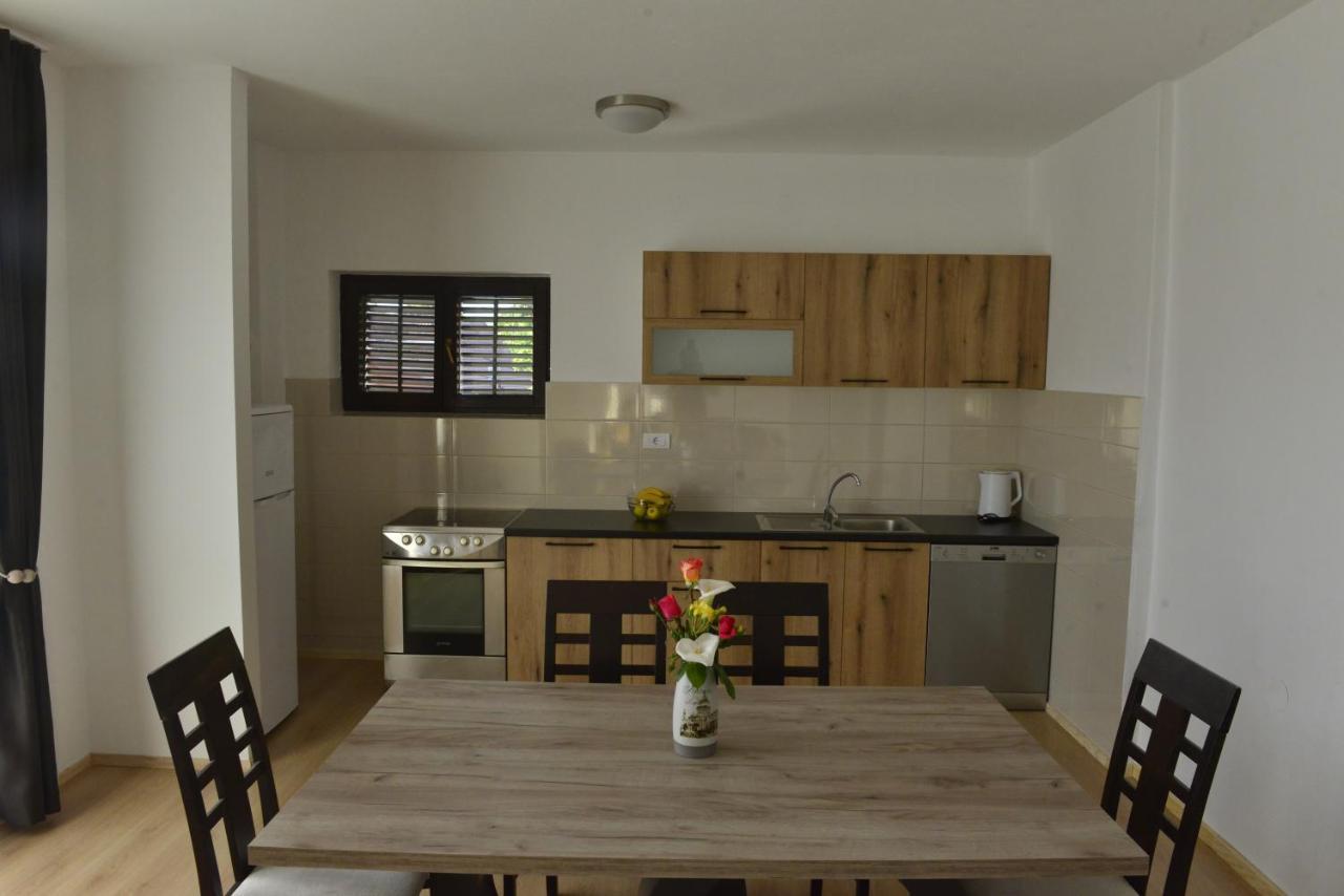 Milosavljevic Apartments Tivat Exterior foto