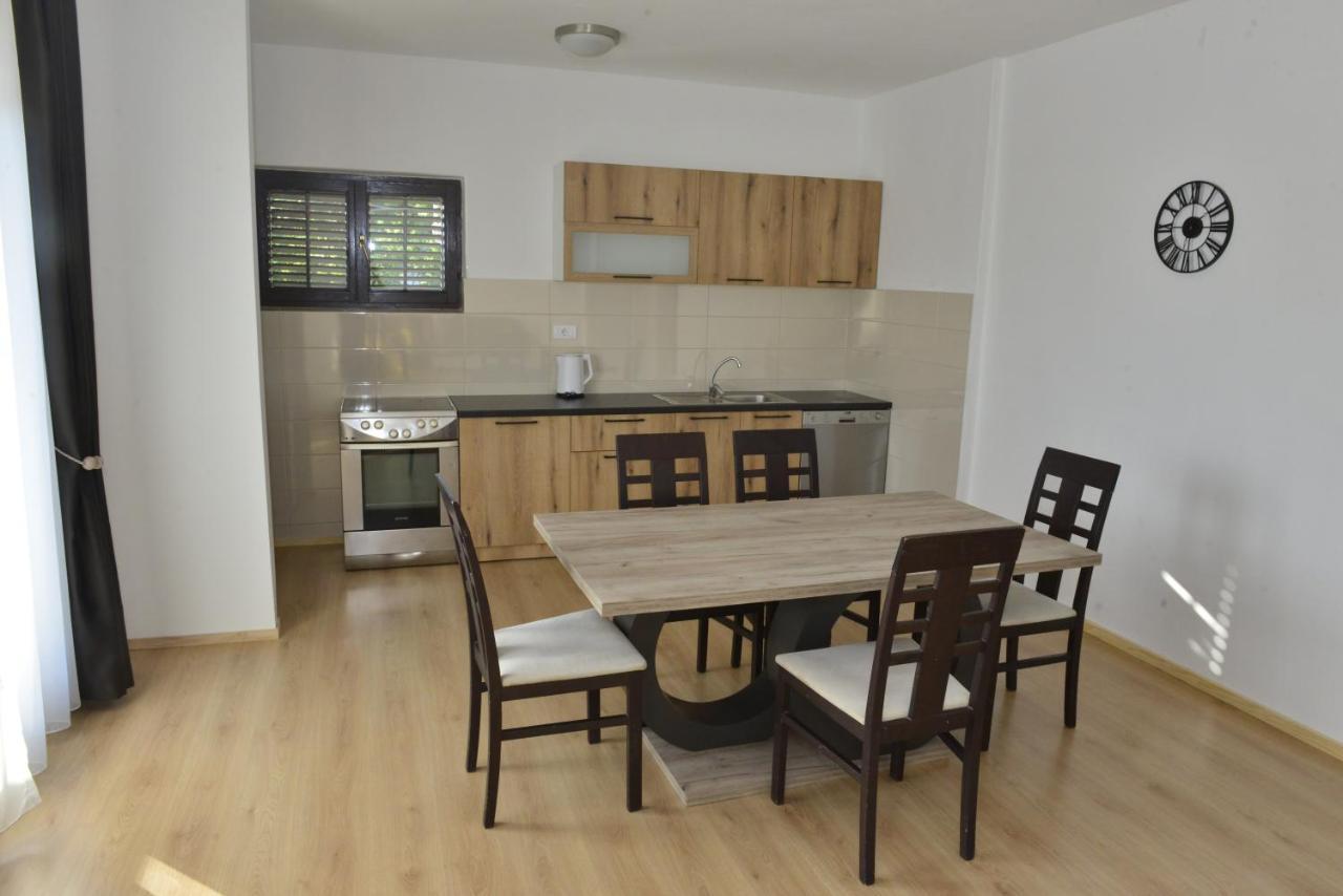 Milosavljevic Apartments Tivat Exterior foto